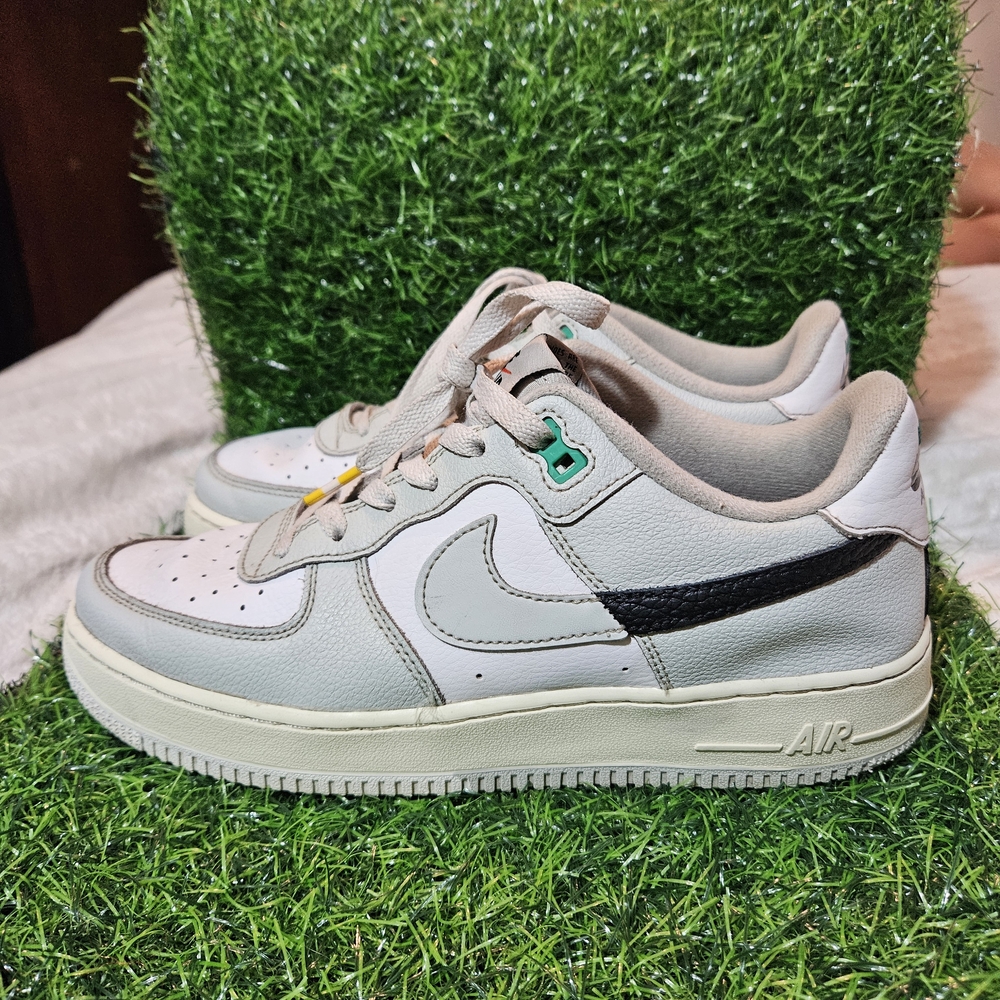 Nike Air Force 1 07 LV8 "Split" Light Silver-Black-Green Sz 7/40 [DZ2660-001]